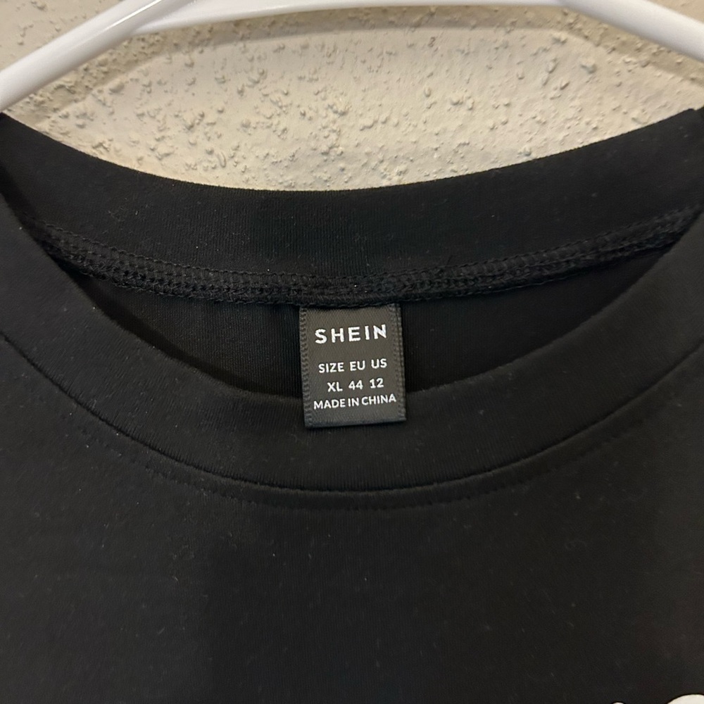 SHEIN Black Tee with White Label - Picture 3 of 4